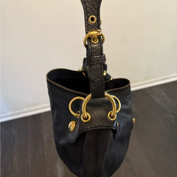 Gucci Black and Gold Shoulder Bag - Picture 5 of 10